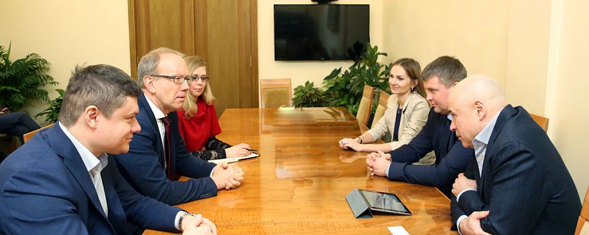 Игорь Артамонов и генеральный директор Немецко-Российского Экономического Союза обсудили перспективы сотрудничества.