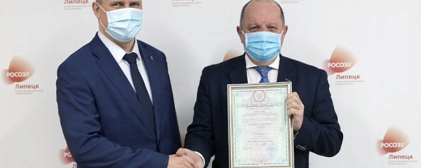 Дмитрий Аверов вручил свидетельство о статусе резидента компании «ЮНИОНСПЕД»